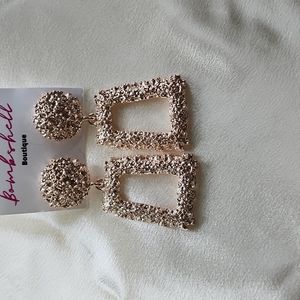 Gold shade metal earrings